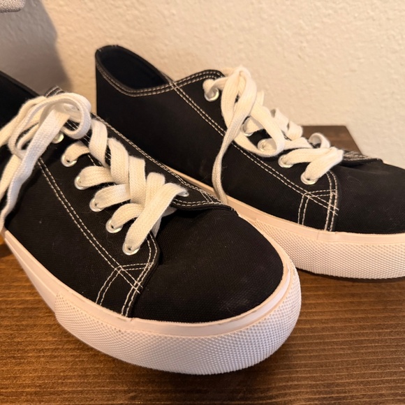 Torrid lace up sneakers 10 wide - Picture 3 of 3